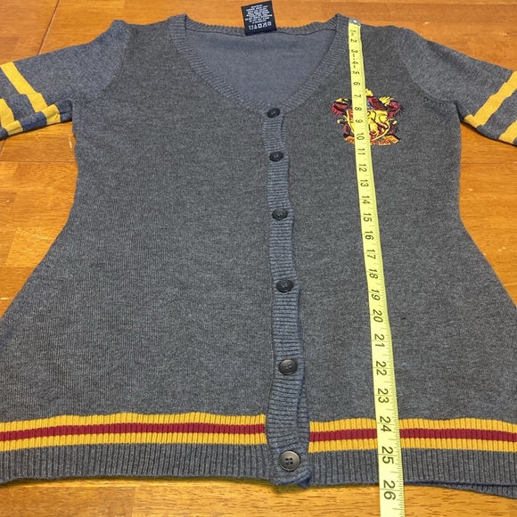 Harry Potter Womens Juniors Size S Gryffindor House Crest Knit Cardigan Sweater - Picture 10 of 12